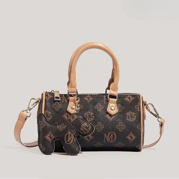 Unbranded Crossbody Bag with Puppy Charm & Golden-Tone- NIP - Picture 2 of 13